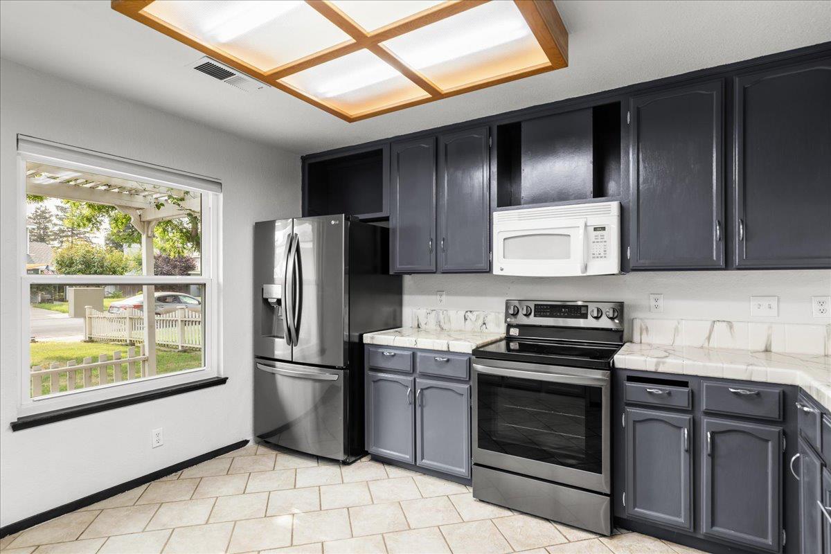 2061 Royal Wood Ln, Turlock, CA 95380