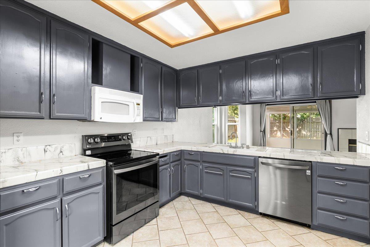 2061 Royal Wood Ln, Turlock, CA 95380