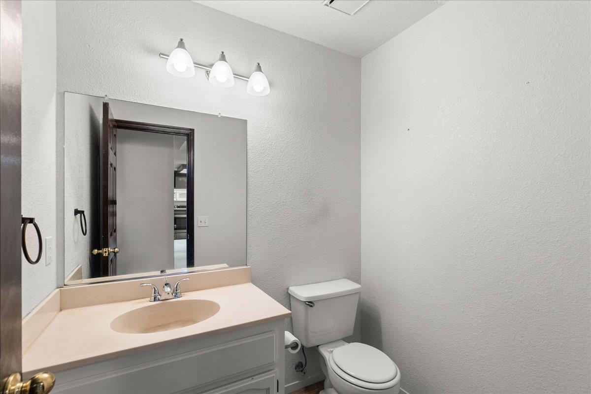2061 Royal Wood Ln, Turlock, CA 95380
