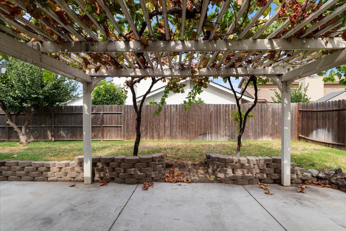 2061 Royal Wood Ln, Turlock, CA 95380
