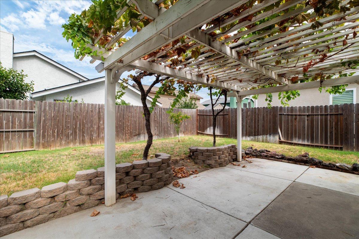 2061 Royal Wood Ln, Turlock, CA 95380