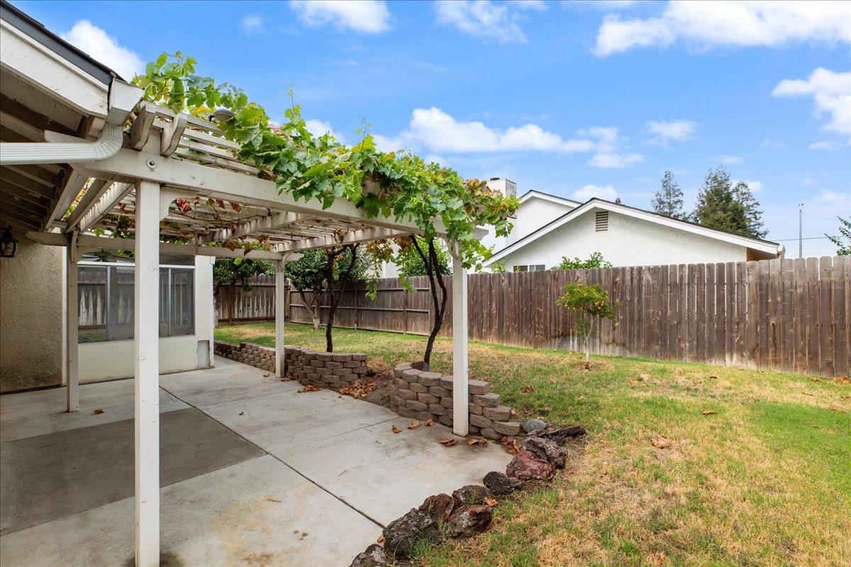 2061 Royal Wood Ln, Turlock, CA 95380