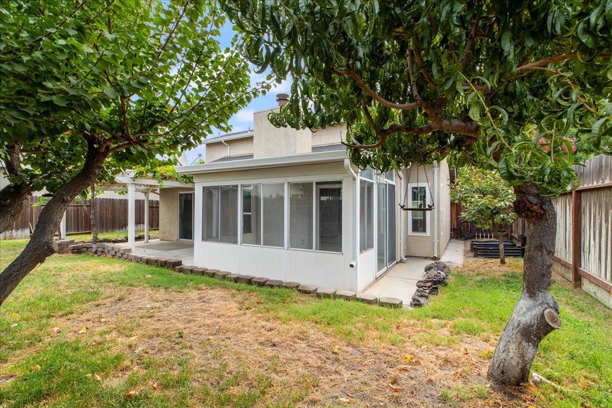 2061 Royal Wood Ln, Turlock, CA 95380