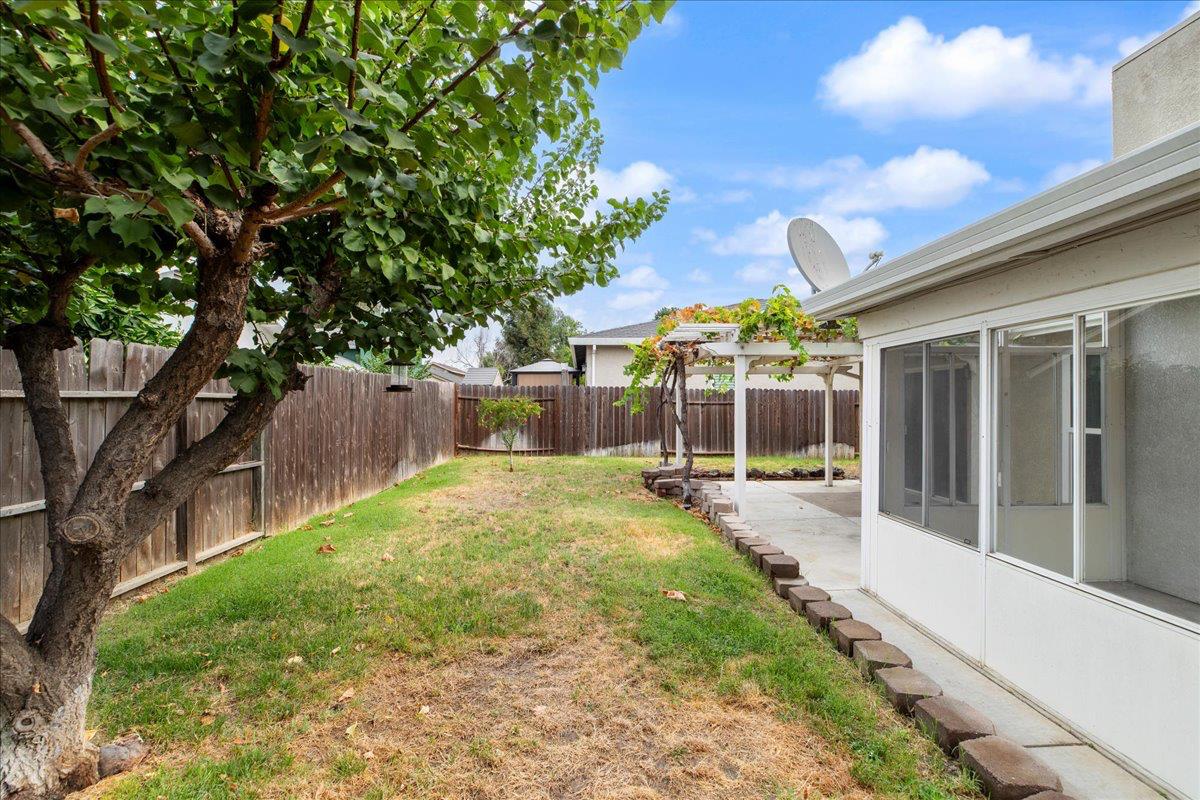 2061 Royal Wood Ln, Turlock, CA 95380