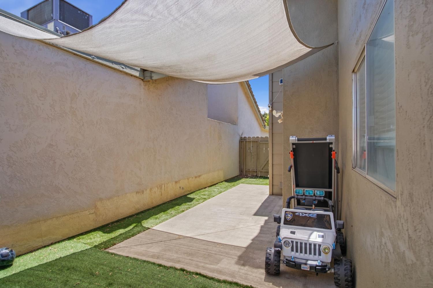 2853 Pamplona Way, Modesto, CA 95354