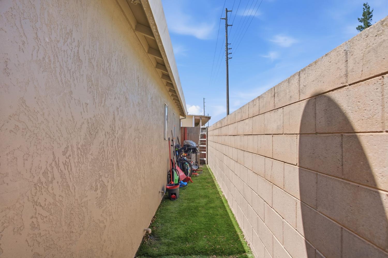 2853 Pamplona Way, Modesto, CA 95354