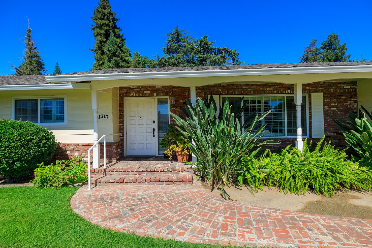 1317 Wallin Way, Modesto, CA 95351