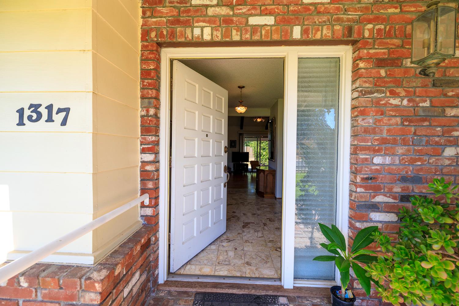 1317 Wallin Way, Modesto, CA 95351