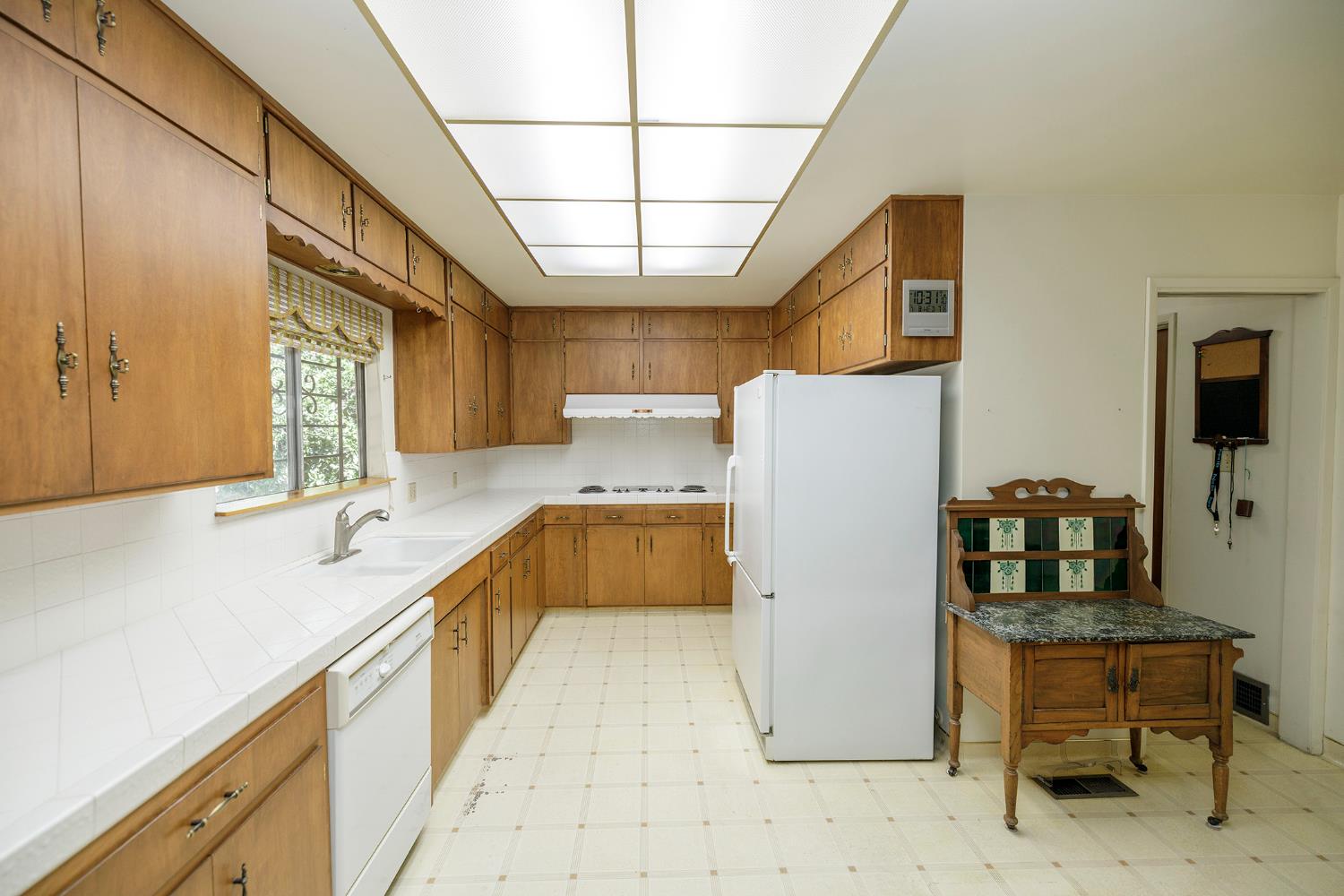 1317 Wallin Way, Modesto, CA 95351