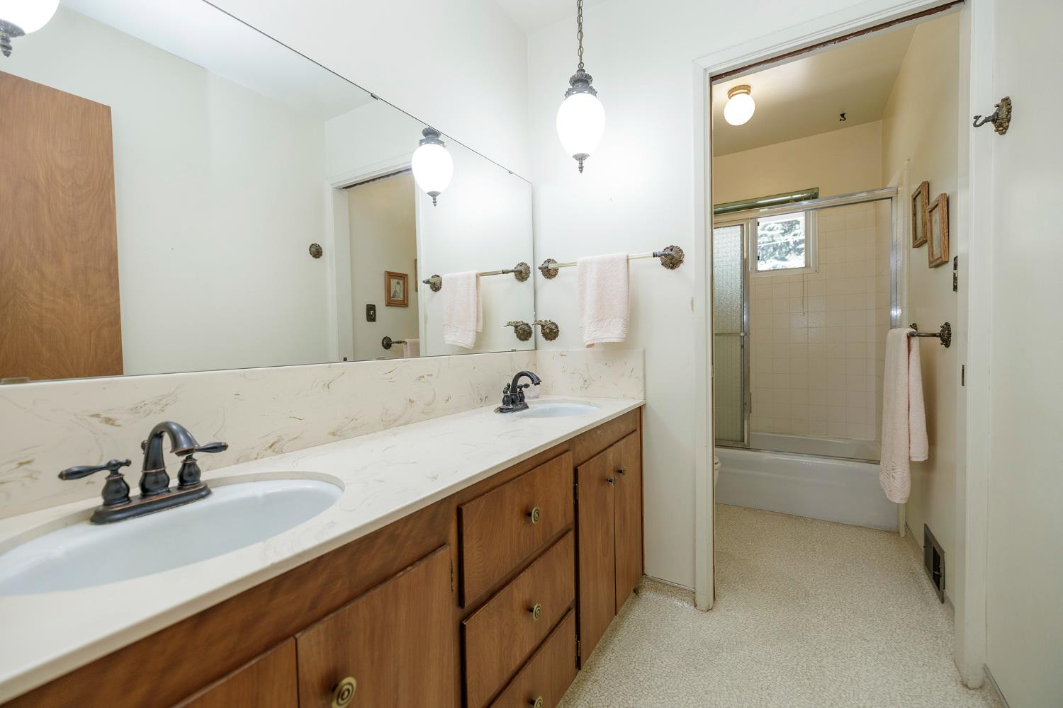 1317 Wallin Way, Modesto, CA 95351