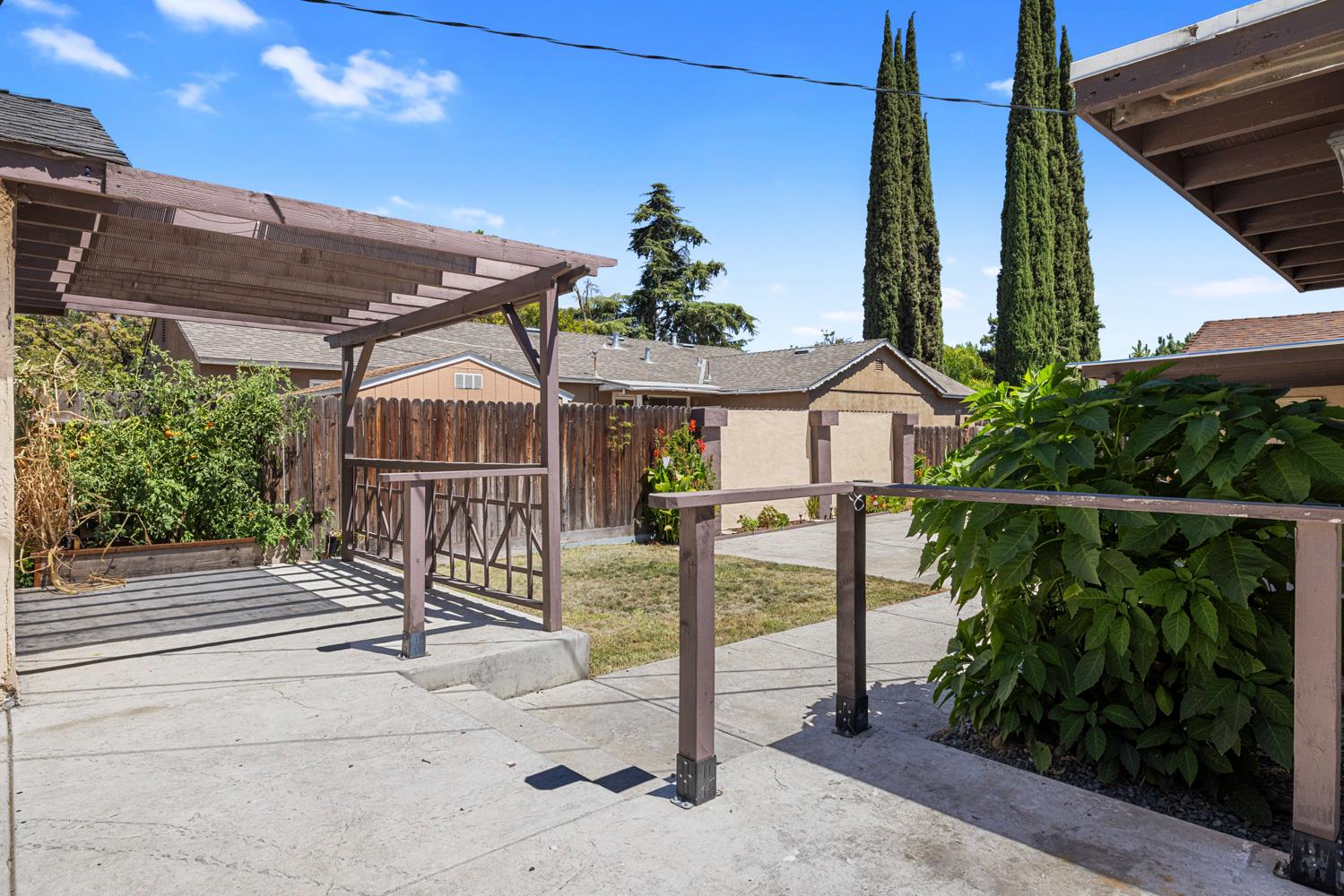 2109 Dee Ct, Modesto, CA 95350