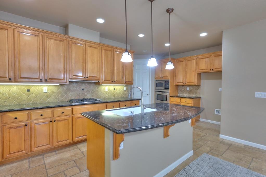 565 Bodeson Ct, Ripon, CA 95366