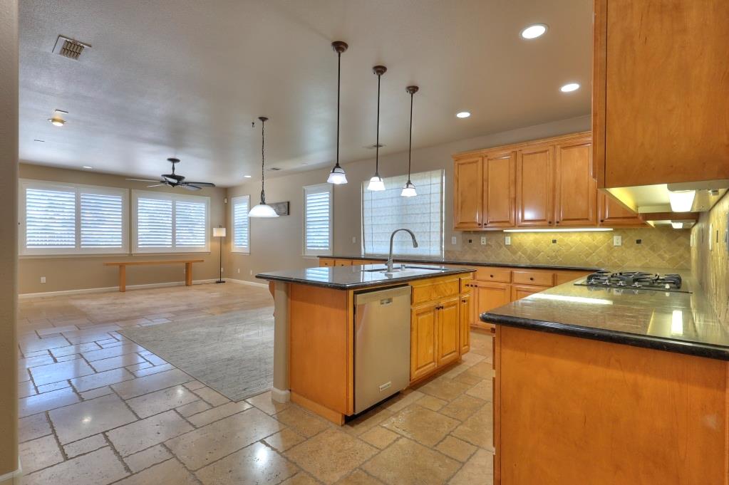 565 Bodeson Ct, Ripon, CA 95366