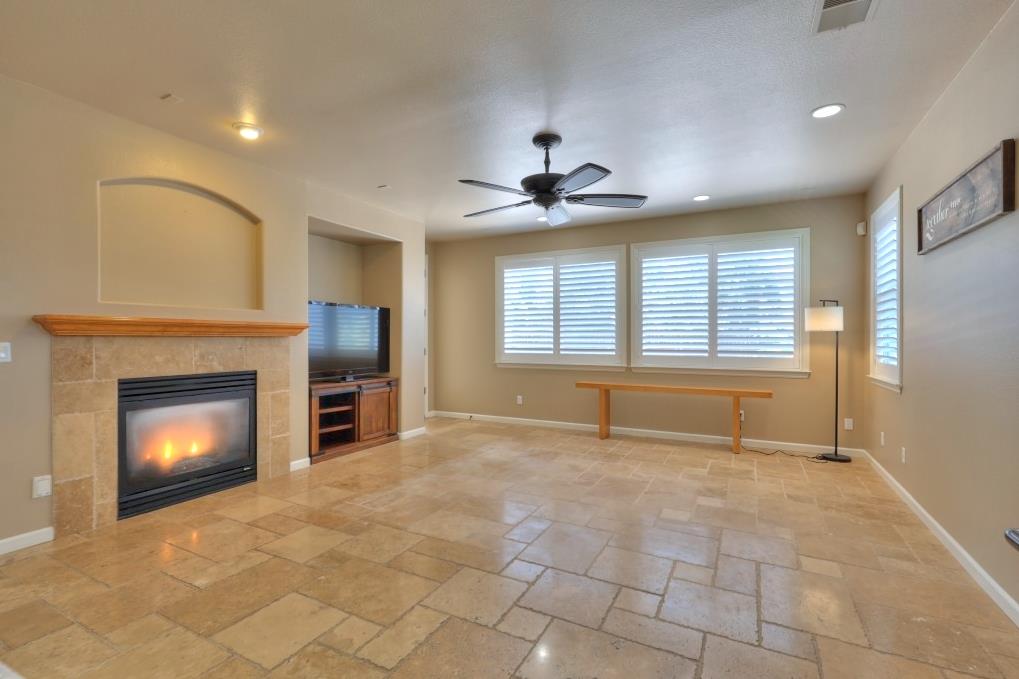 565 Bodeson Ct, Ripon, CA 95366