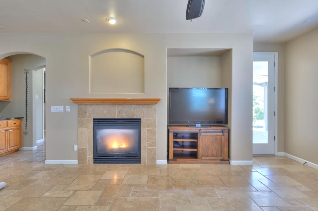 565 Bodeson Ct, Ripon, CA 95366