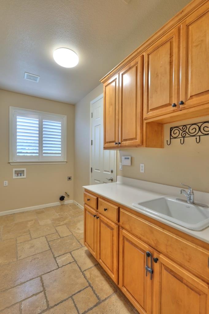 565 Bodeson Ct, Ripon, CA 95366