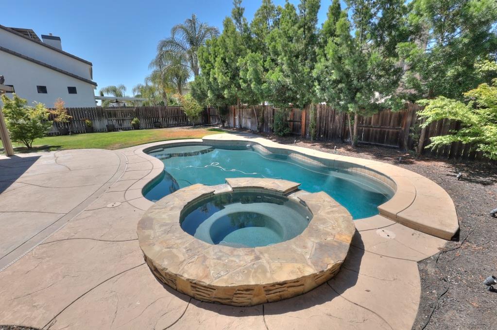 565 Bodeson Ct, Ripon, CA 95366