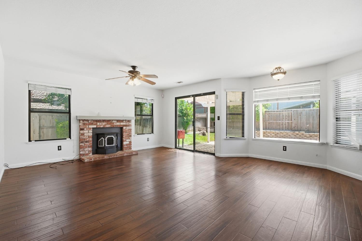 1552 Parkview St, Manteca, CA 95337
