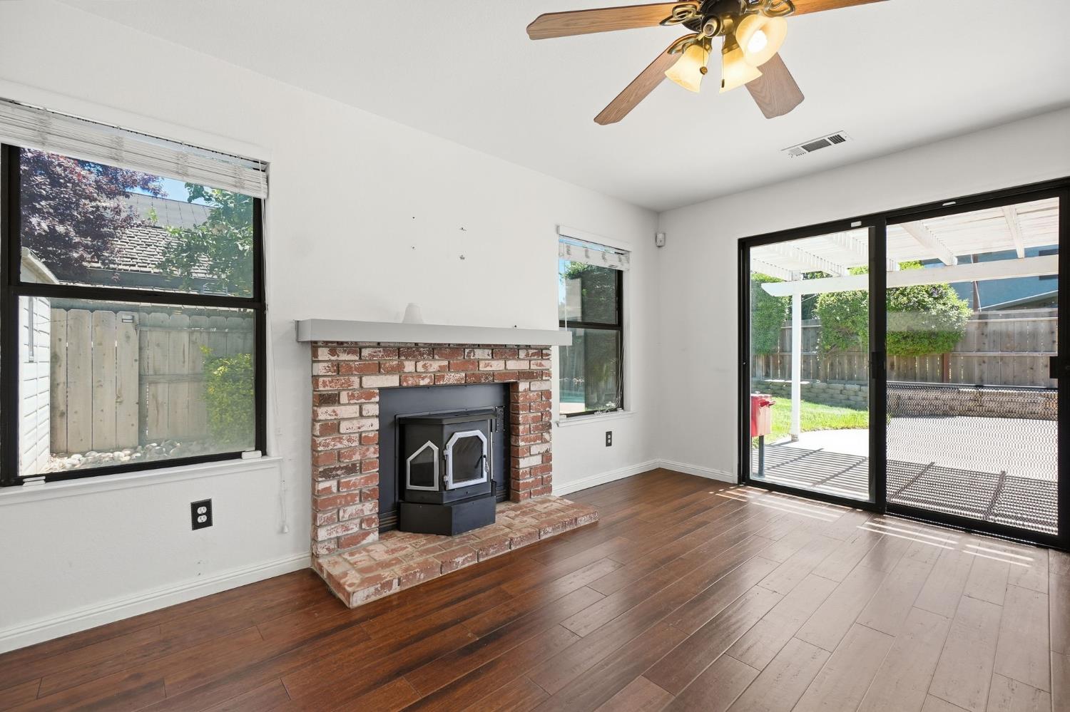 1552 Parkview St, Manteca, CA 95337