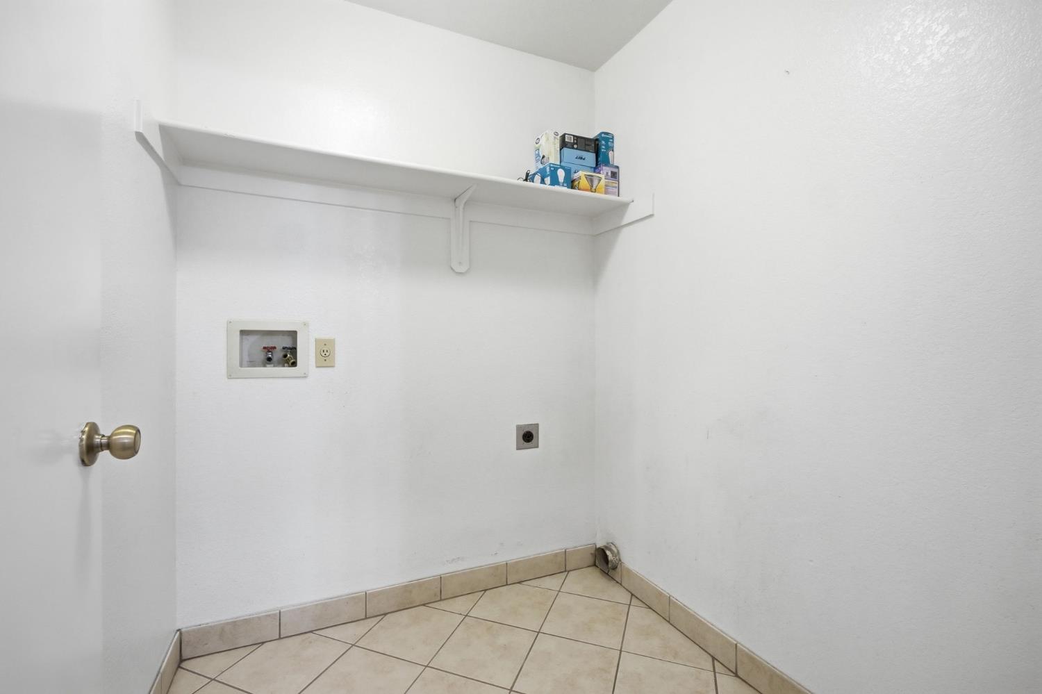 1552 Parkview St, Manteca, CA 95337