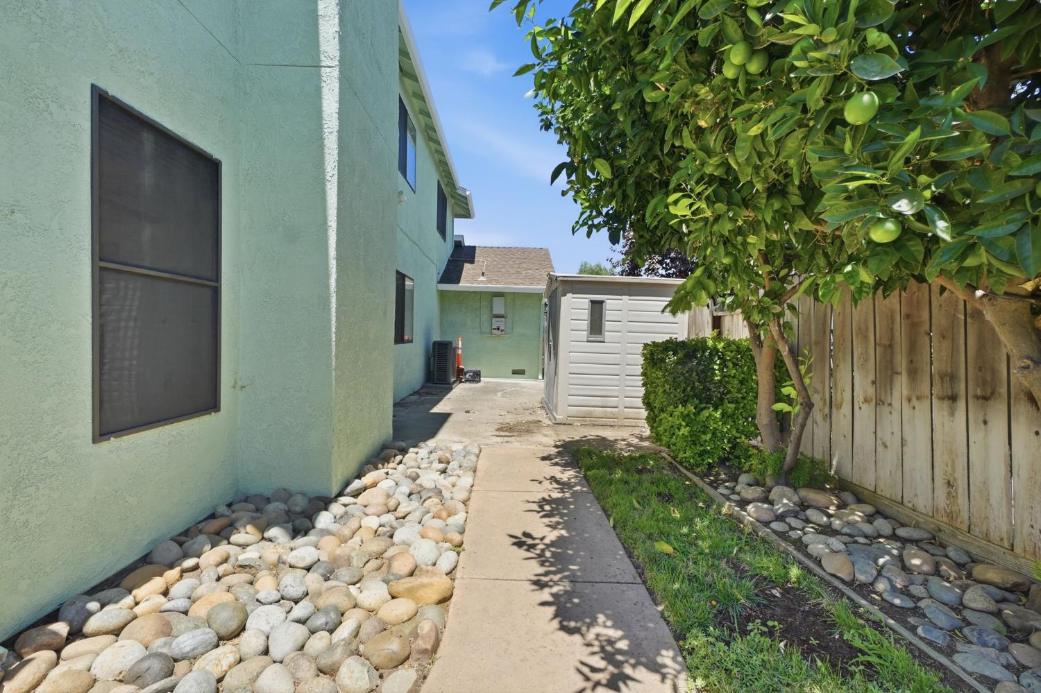 1552 Parkview St, Manteca, CA 95337