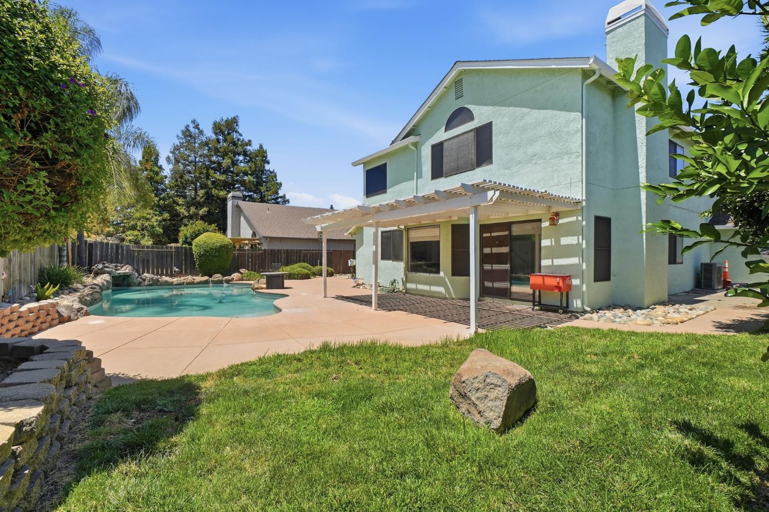 1552 Parkview St, Manteca, CA 95337