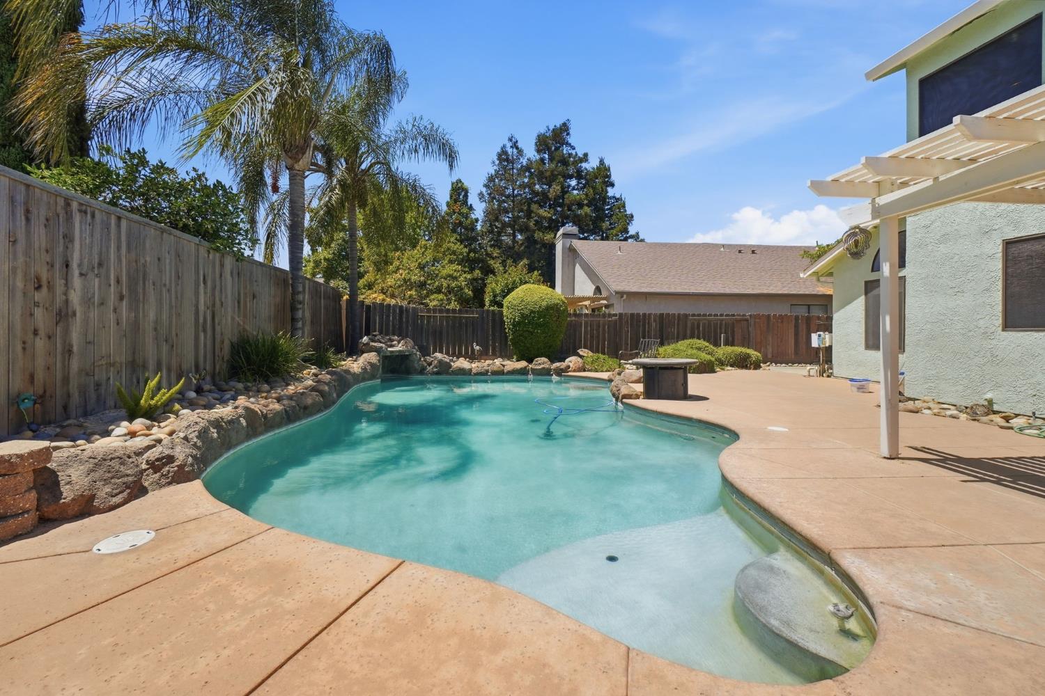 1552 Parkview St, Manteca, CA 95337