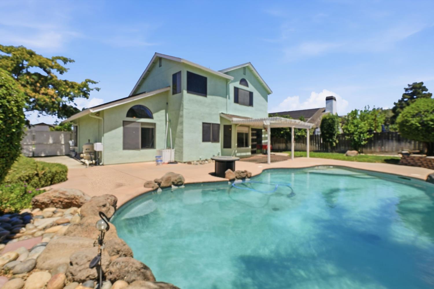 1552 Parkview St, Manteca, CA 95337