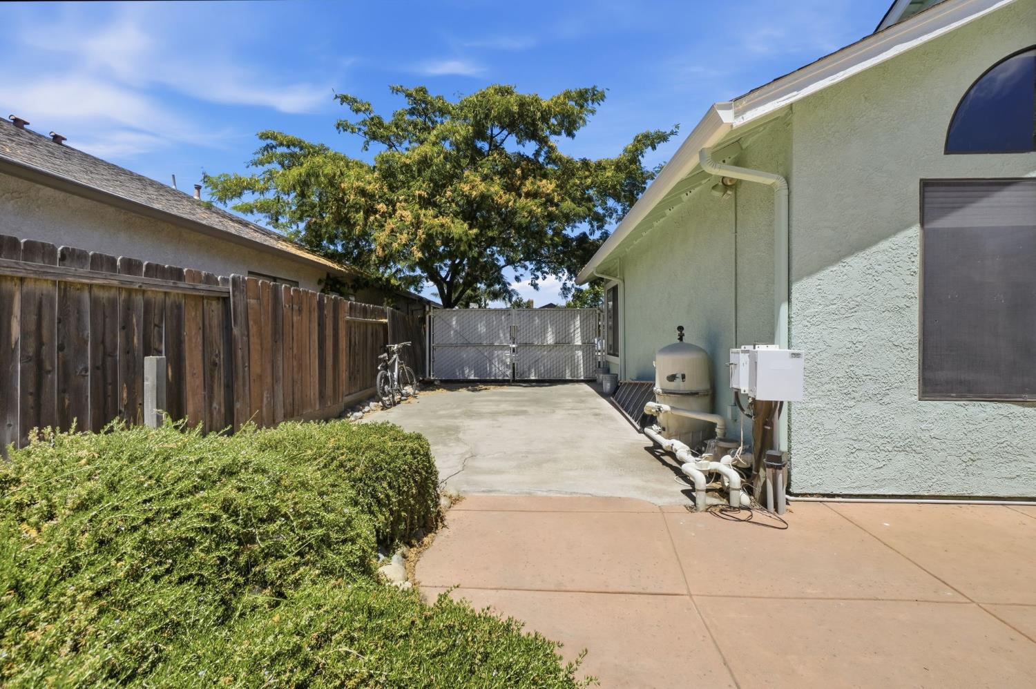 1552 Parkview St, Manteca, CA 95337