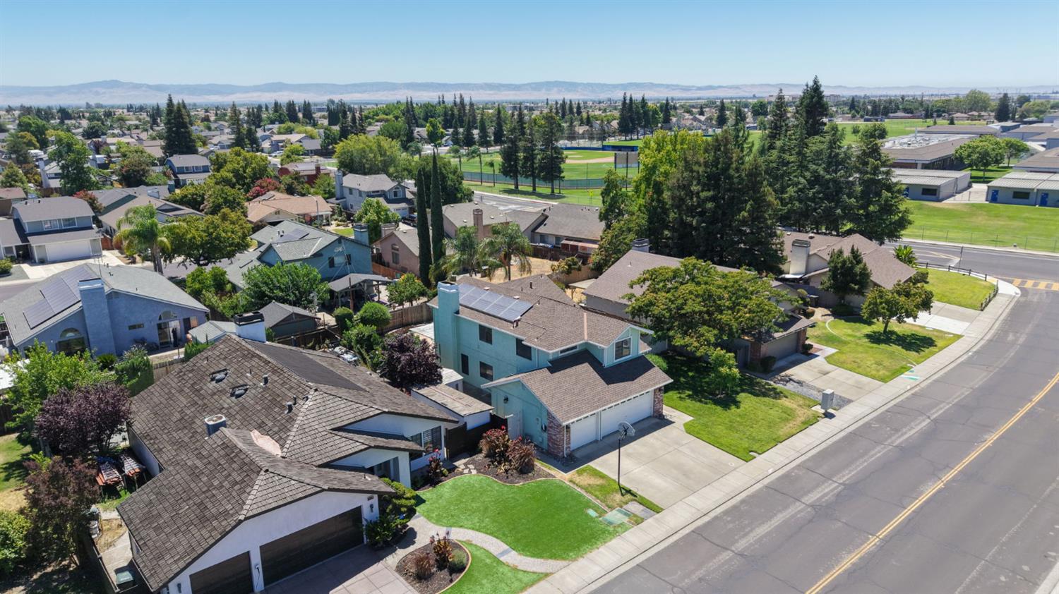 1552 Parkview St, Manteca, CA 95337