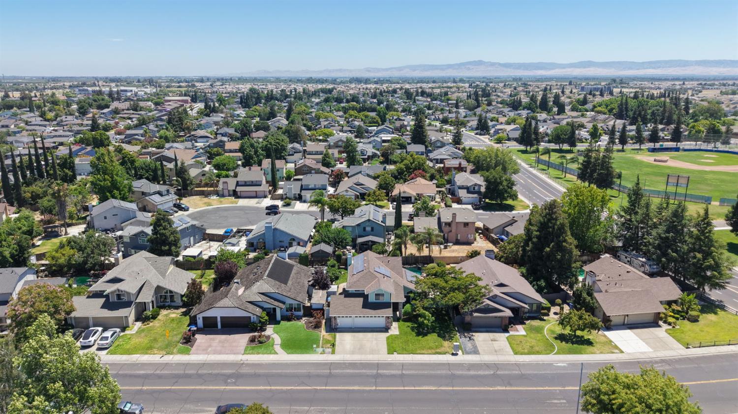 1552 Parkview St, Manteca, CA 95337