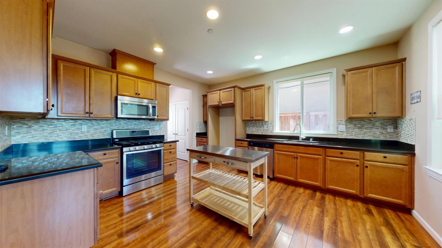 2212 Gallery Dr, Riverbank, CA 95367