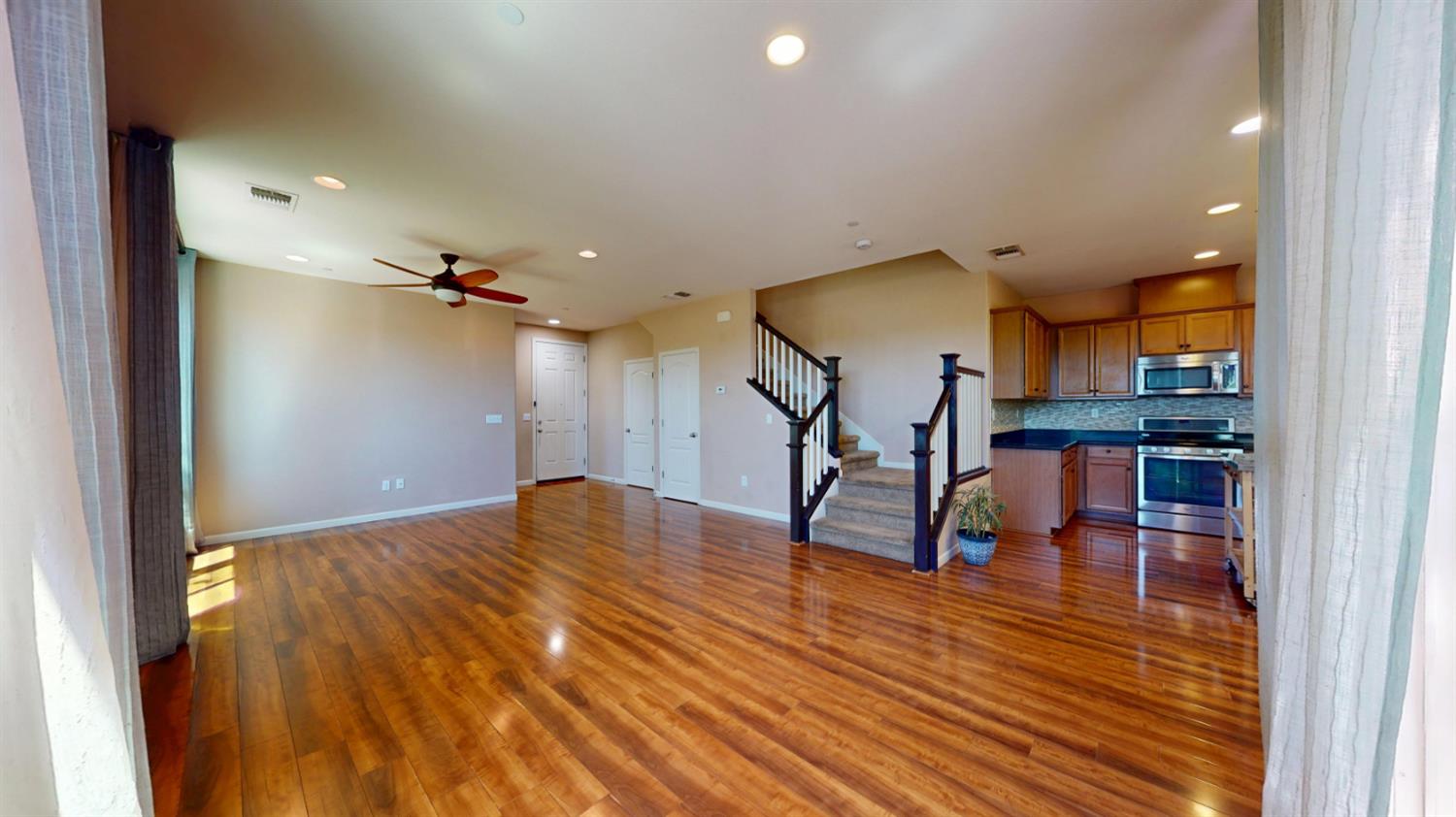 2212 Gallery Dr, Riverbank, CA 95367