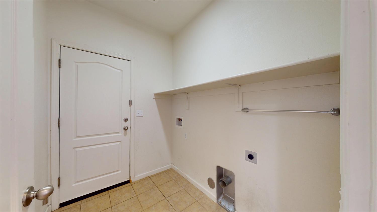 2212 Gallery Dr, Riverbank, CA 95367