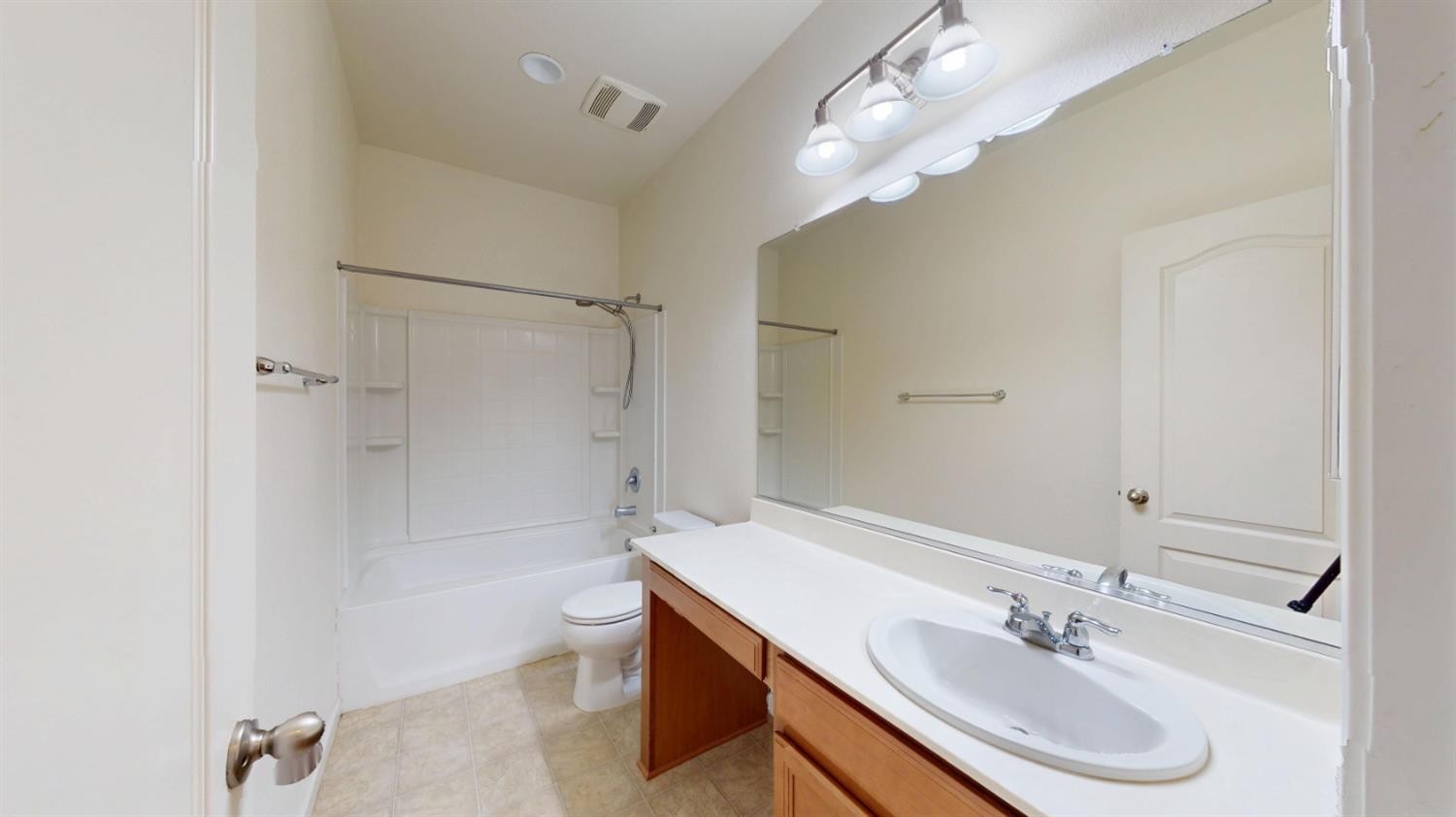2212 Gallery Dr, Riverbank, CA 95367