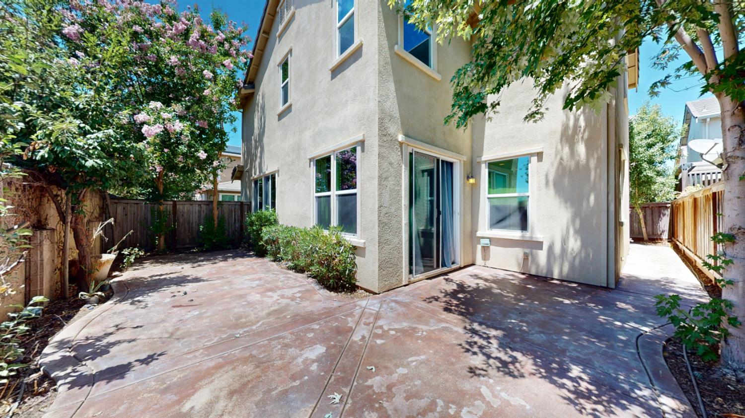2212 Gallery Dr, Riverbank, CA 95367