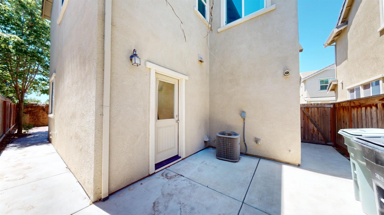 2212 Gallery Dr, Riverbank, CA 95367