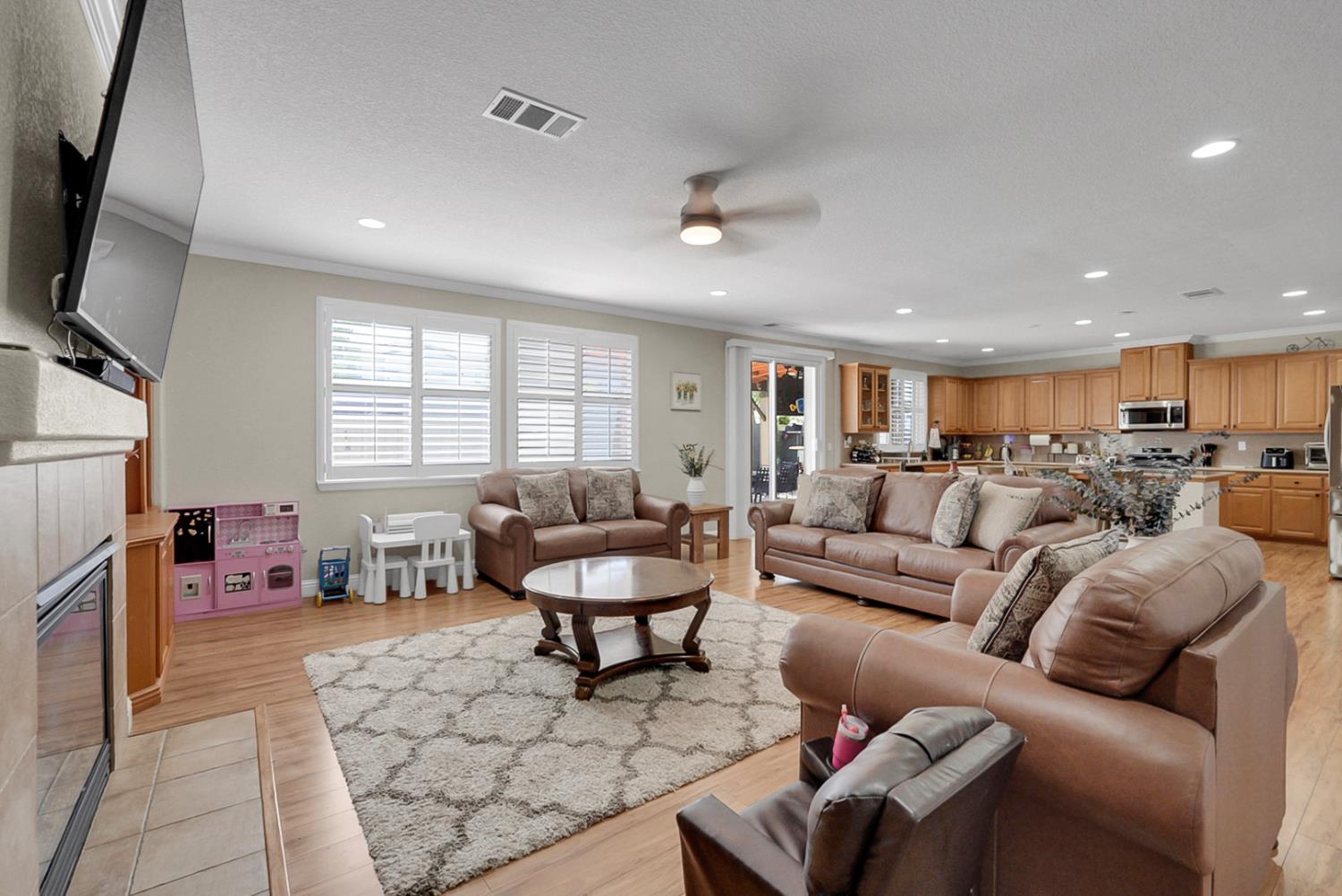 2920 Essie Way, Modesto, CA 95355