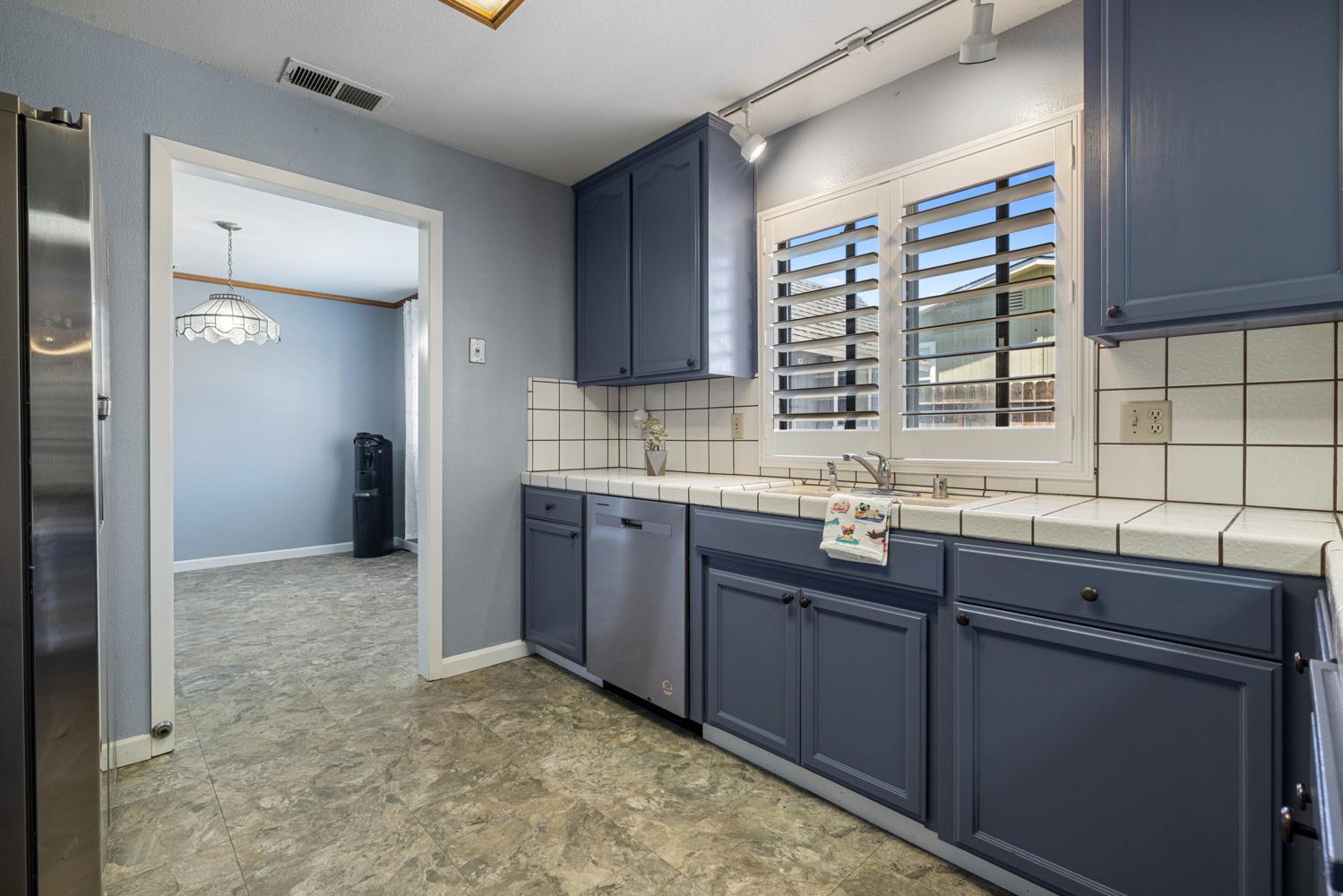 1941 Bridgewood Way, Modesto, CA 95355