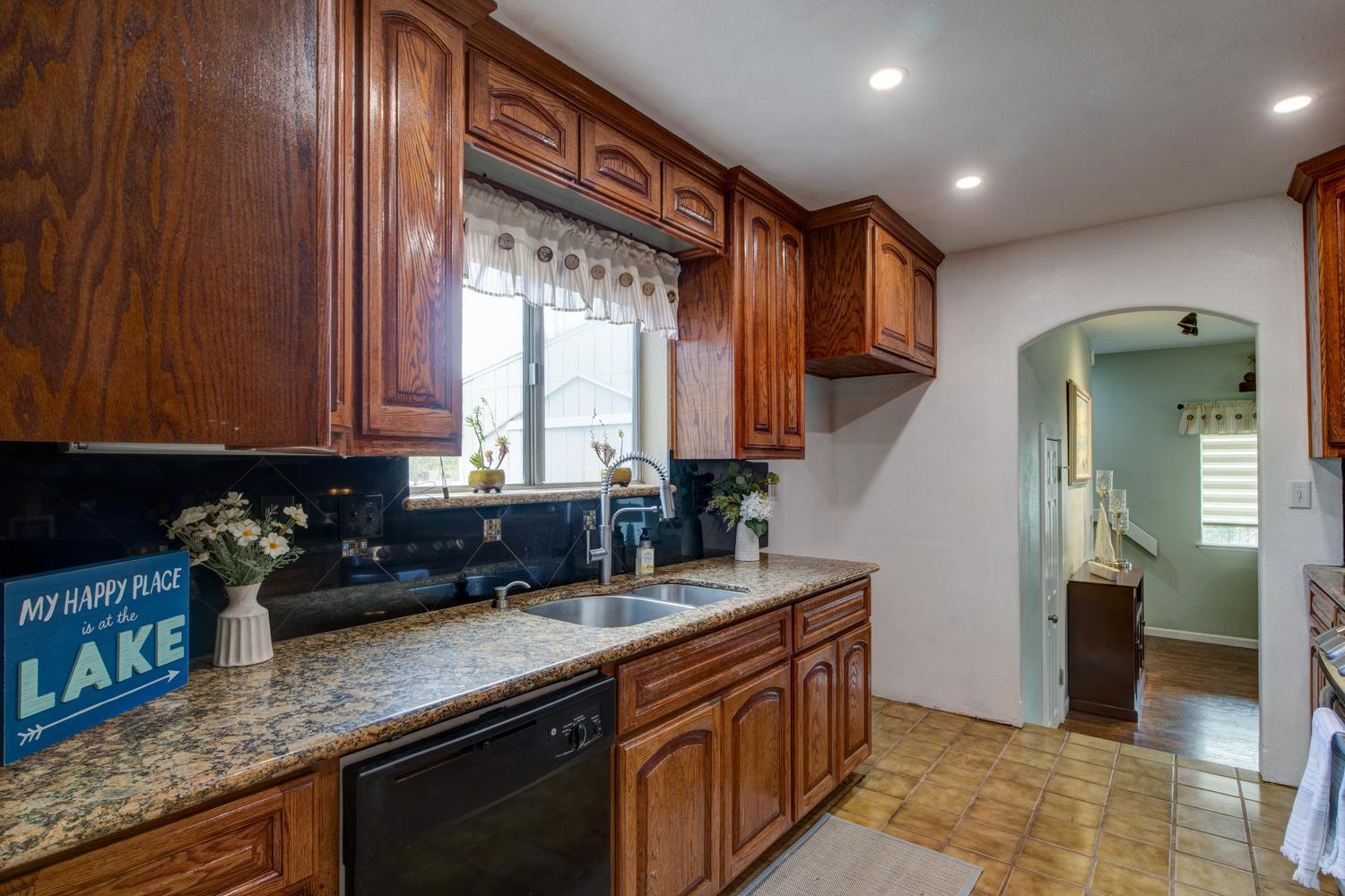 5887 Enramada Dr, La Grange, CA 95329