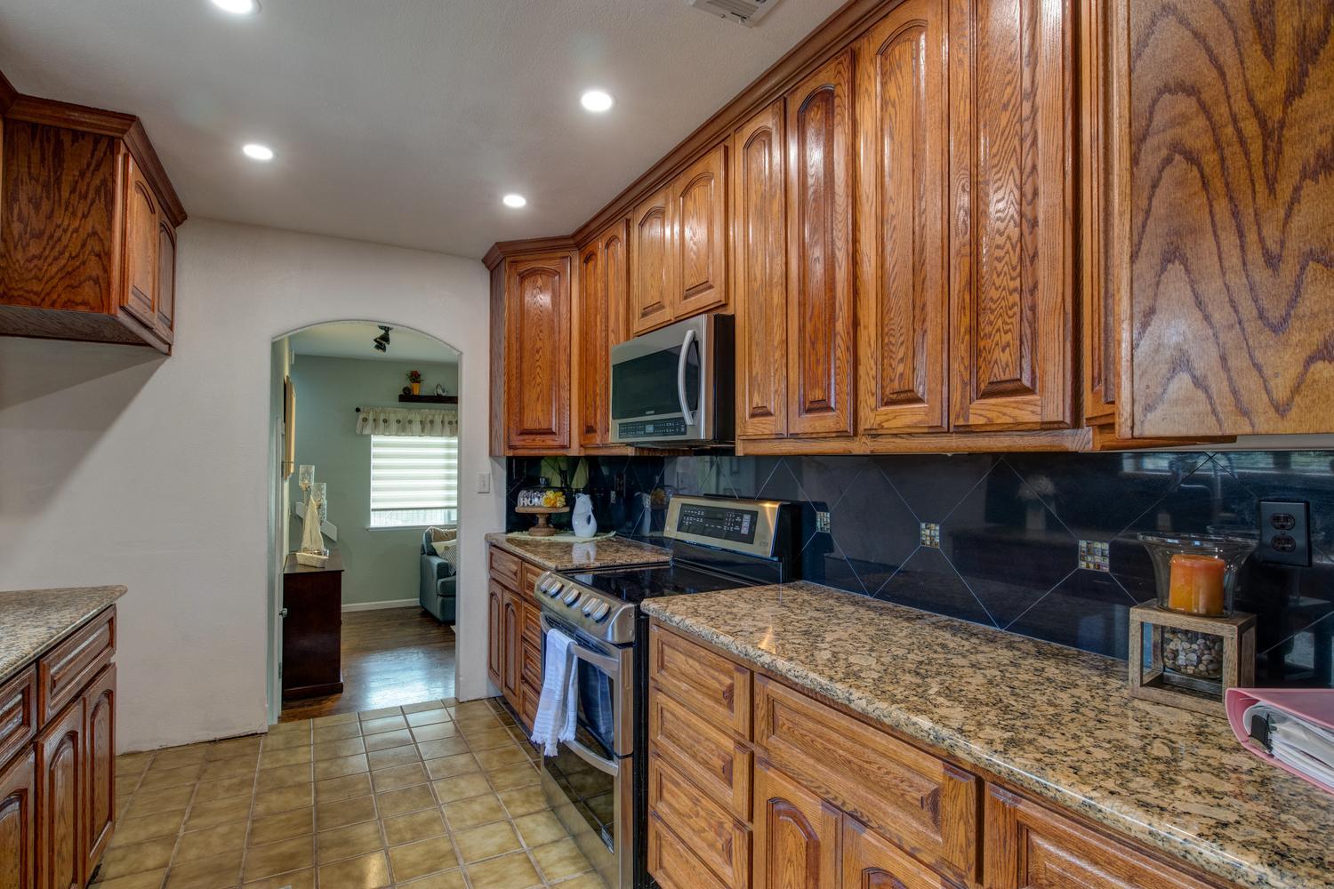 5887 Enramada Dr, La Grange, CA 95329