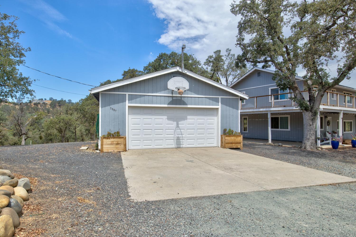 5887 Enramada Dr, La Grange, CA 95329