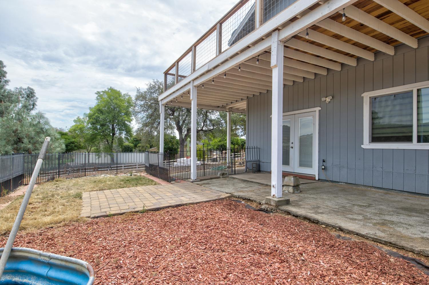 5887 Enramada Dr, La Grange, CA 95329