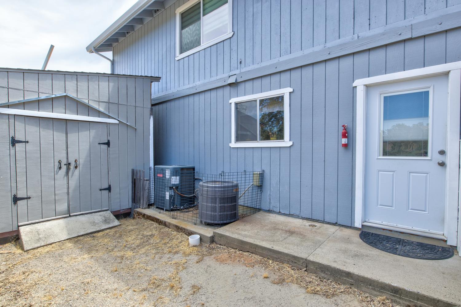 5887 Enramada Dr, La Grange, CA 95329