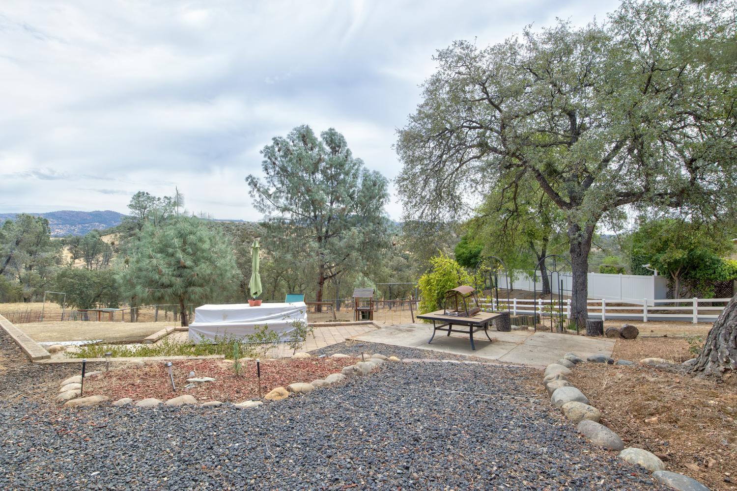 5887 Enramada Dr, La Grange, CA 95329