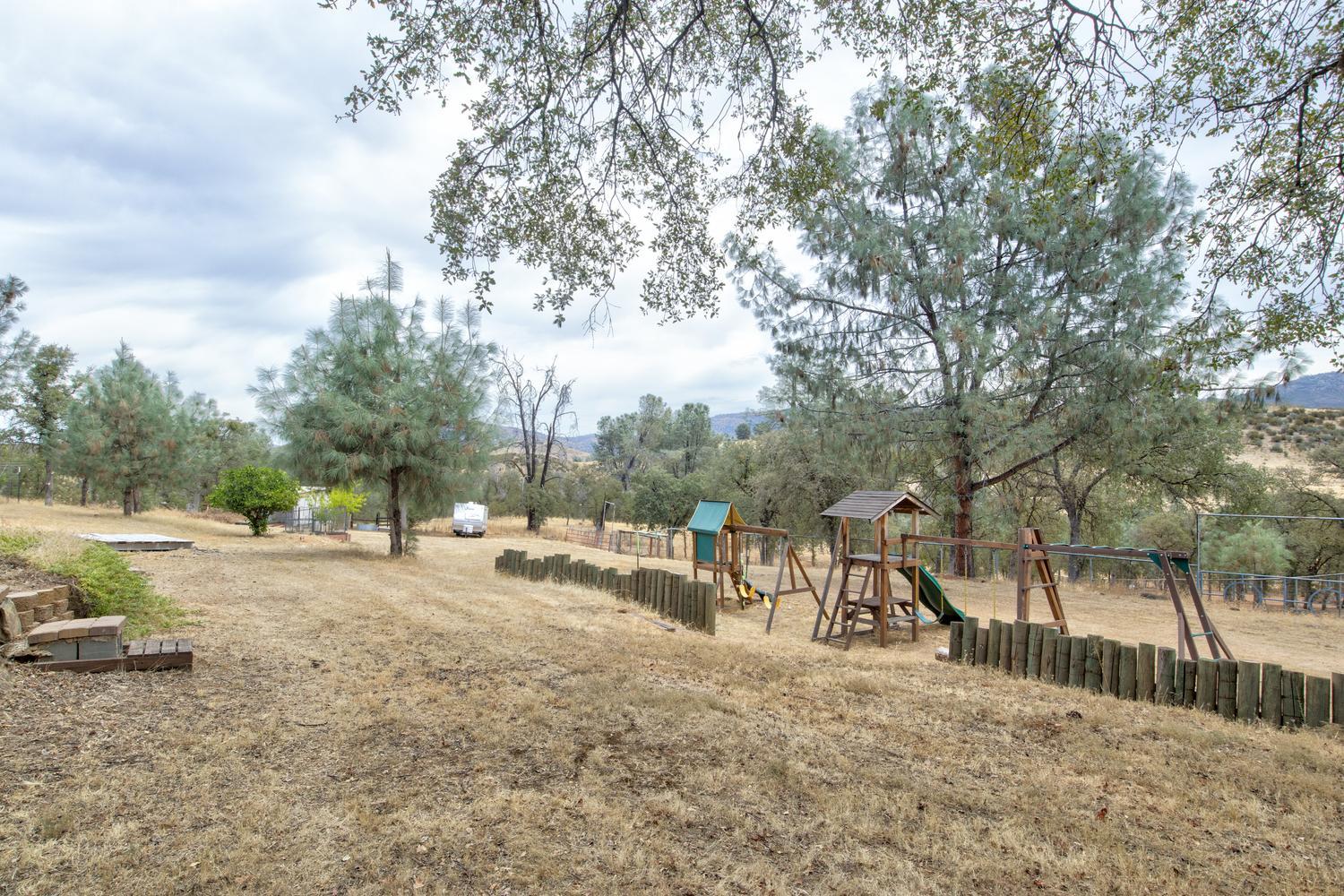 5887 Enramada Dr, La Grange, CA 95329