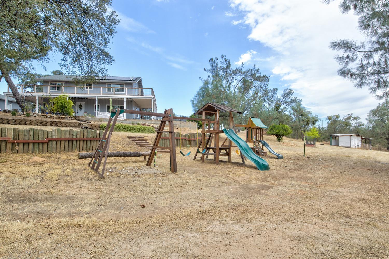 5887 Enramada Dr, La Grange, CA 95329