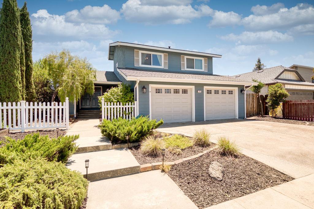 1937 Sugar Pine Dr, Oakdale, CA 95361