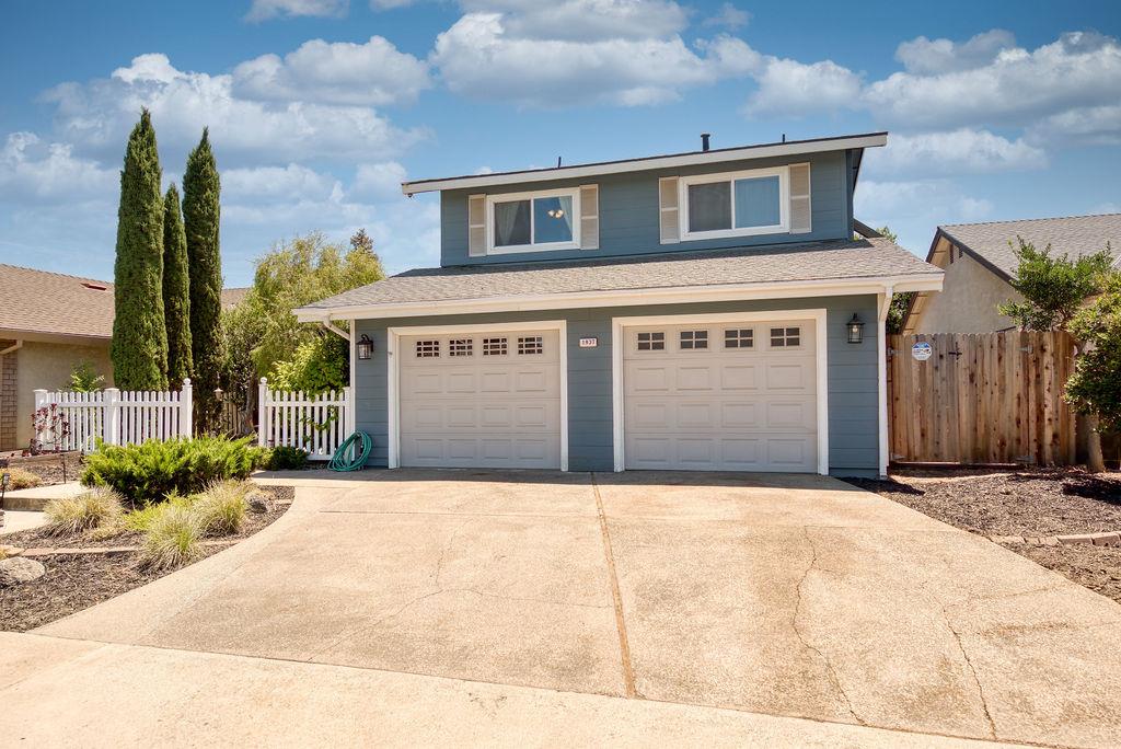 1937 Sugar Pine Dr, Oakdale, CA 95361