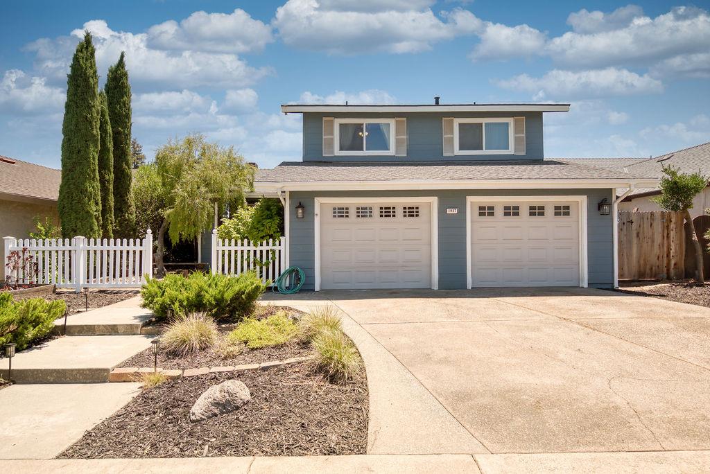 1937 Sugar Pine Dr, Oakdale, CA 95361